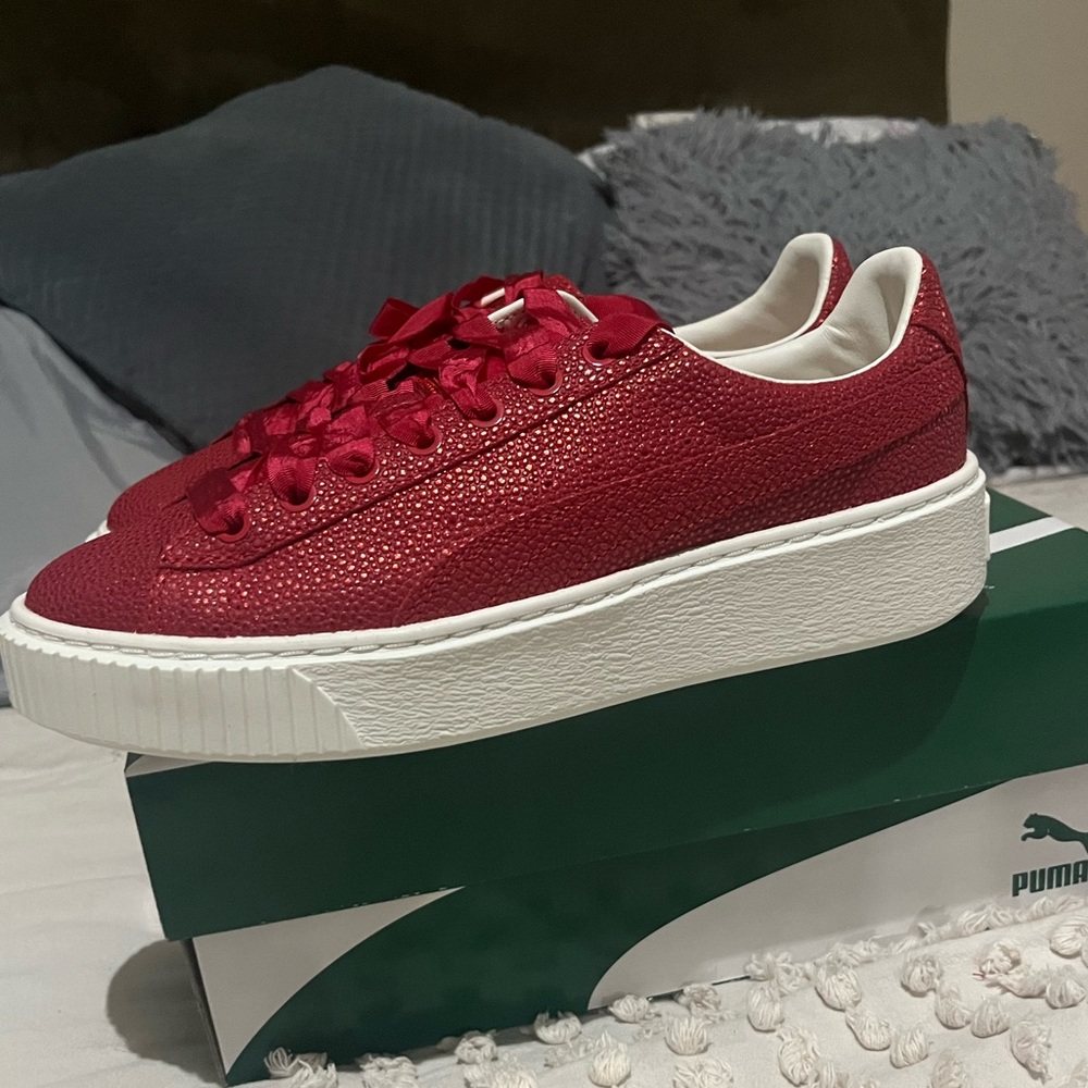Brand New Never Worn women’s red PUMA platform lux sneakers